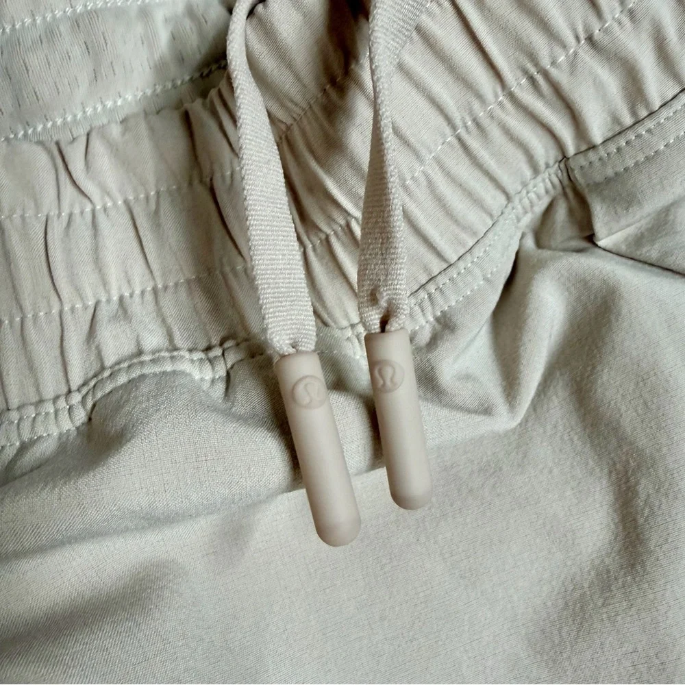 Lululemon 5" Pace Breaker Shorts XL Linerless  Downtown Tan Khaki Beige - Picture 6 of 9